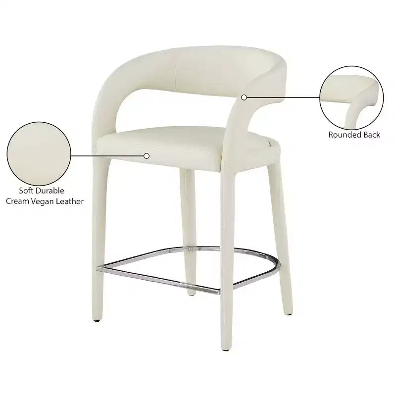 Tabouret de comptoir en similicuir végétalien crème, dossier arrondi, entièrement rembourré, design contemporain