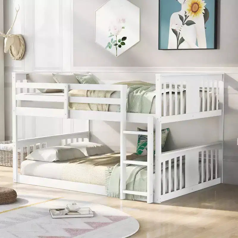 Lit superposé double sur double avec échelle, cadre robuste, design peu encombrant pour chambre et dortoir