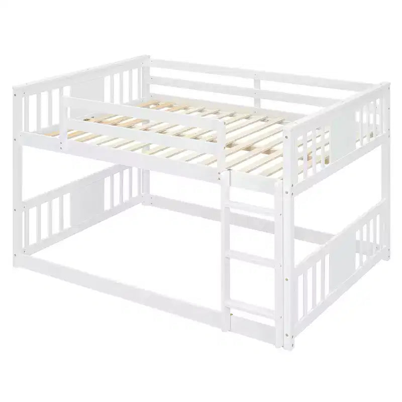 Lit superposé double sur double avec échelle, cadre robuste, design peu encombrant pour chambre et dortoir