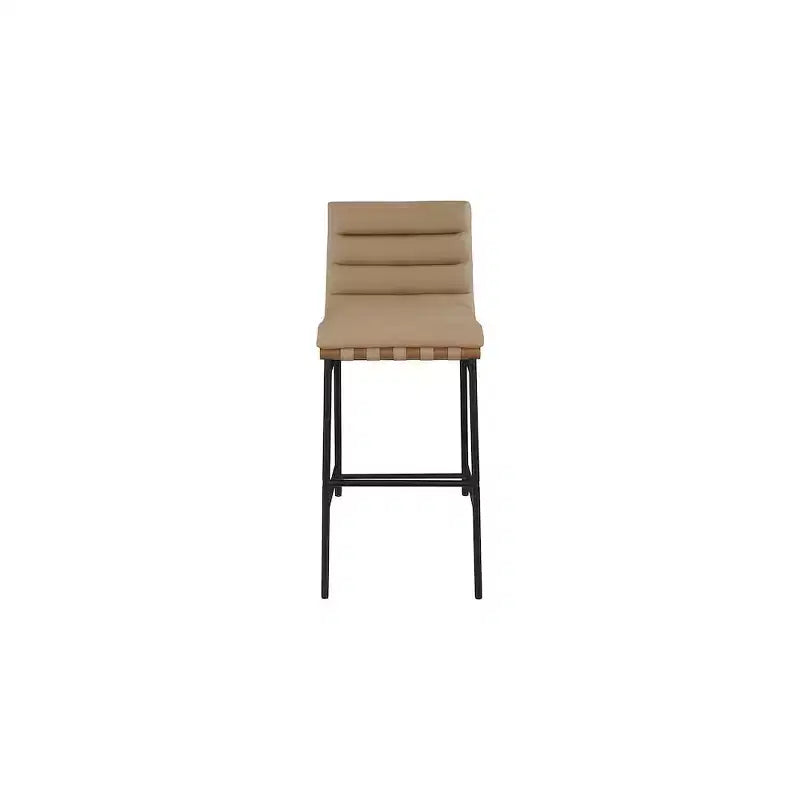 Tabouret de bar en similicuir vegan couleur tan, piètement en métal noir mat, traverse en noyer, hauteur bar