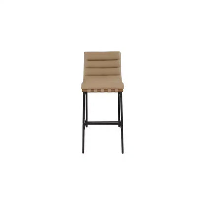 Tabouret de bar en similicuir vegan couleur tan, piètement en métal noir mat, traverse en noyer, hauteur bar