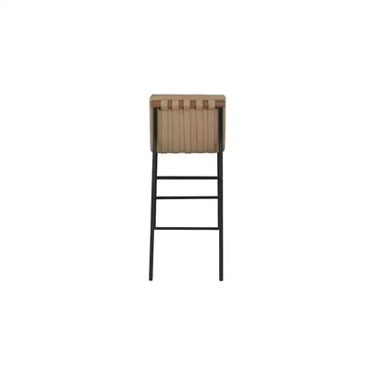 Tabouret de bar en similicuir vegan couleur tan, piètement en métal noir mat, traverse en noyer, hauteur bar