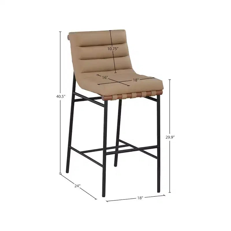 Tabouret de bar en similicuir vegan couleur tan, piètement en métal noir mat, traverse en noyer, hauteur bar